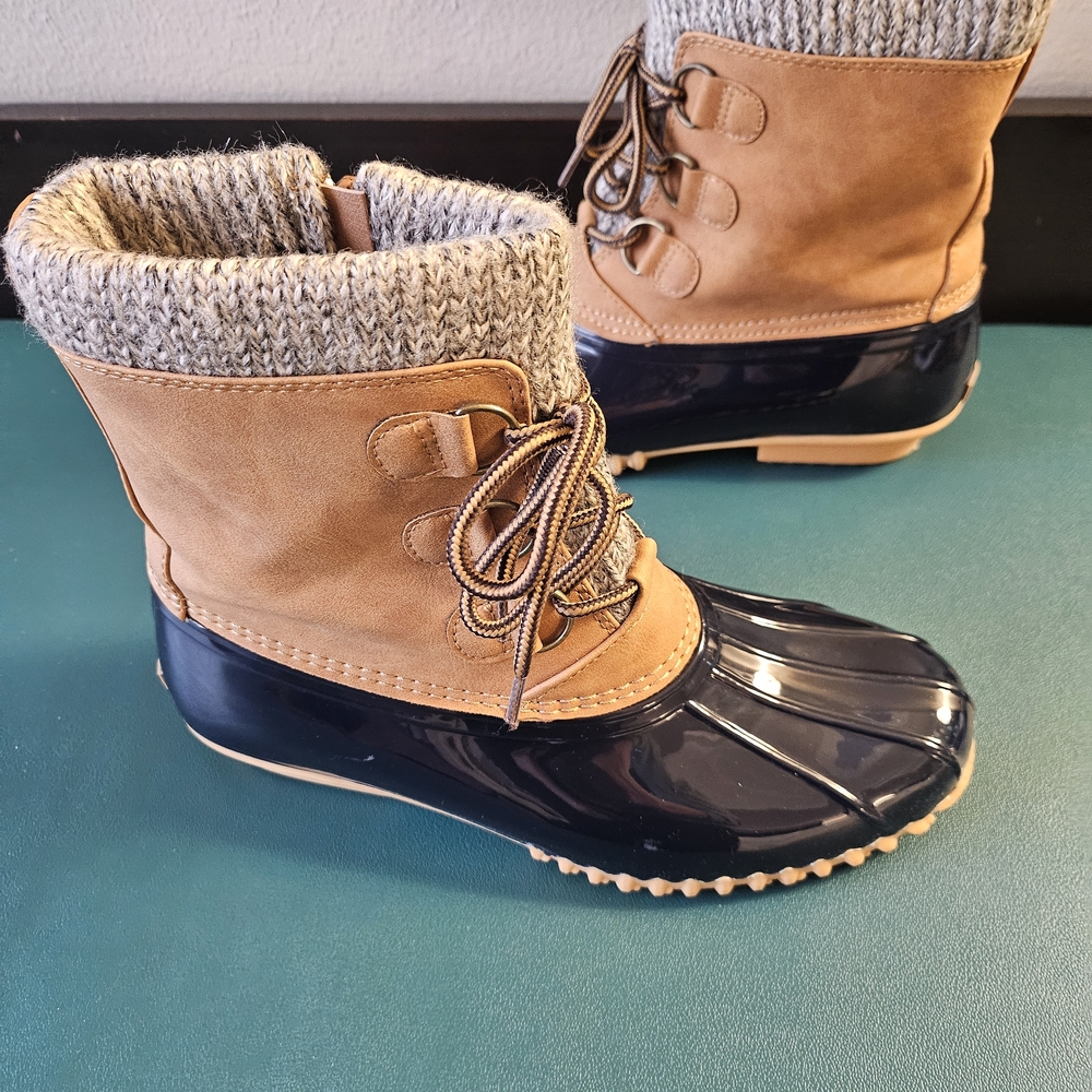 Women’s Tan and Navy Winter Duck Boots - Sporto Size 8